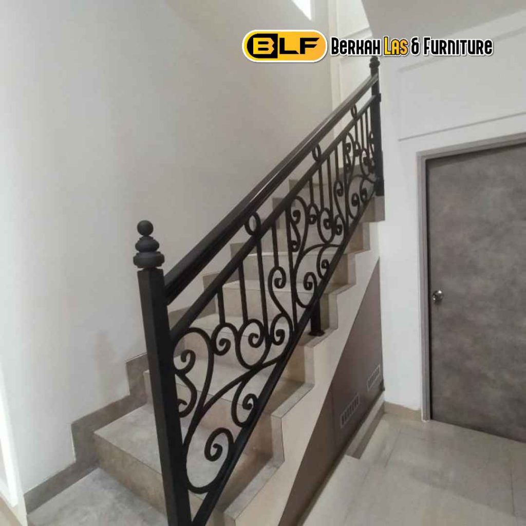Railing Tangga Besi Tempa Klasik Lampung: Rahasia Kemewahan Rumah Anda